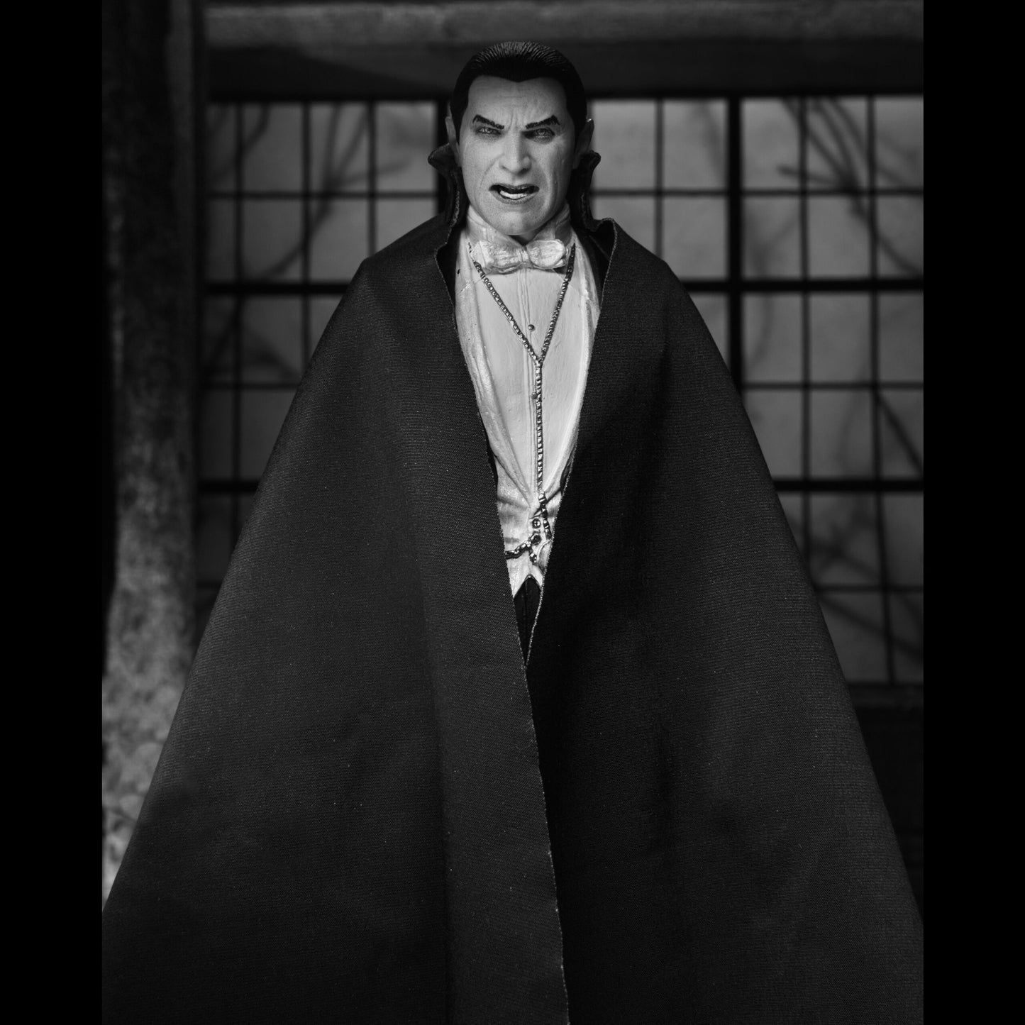 NECA: Universal Monsters - Ultimate Dracula (Carfax Abbey) 7" Tall Action Figure