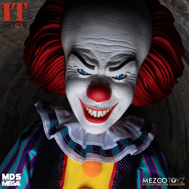 MEZCO TOYZ: MDS Mega Scale - IT (1990) Talking Pennywise 15" Tall Figure