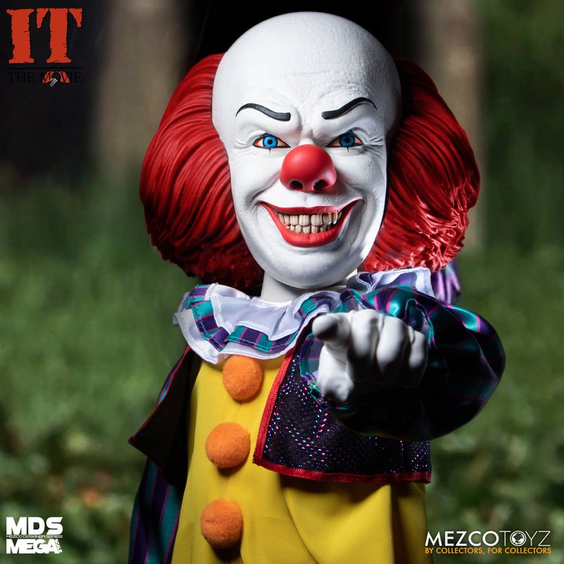 MEZCO TOYZ: MDS Mega Scale - IT (1990) Talking Pennywise 15" Tall Figure