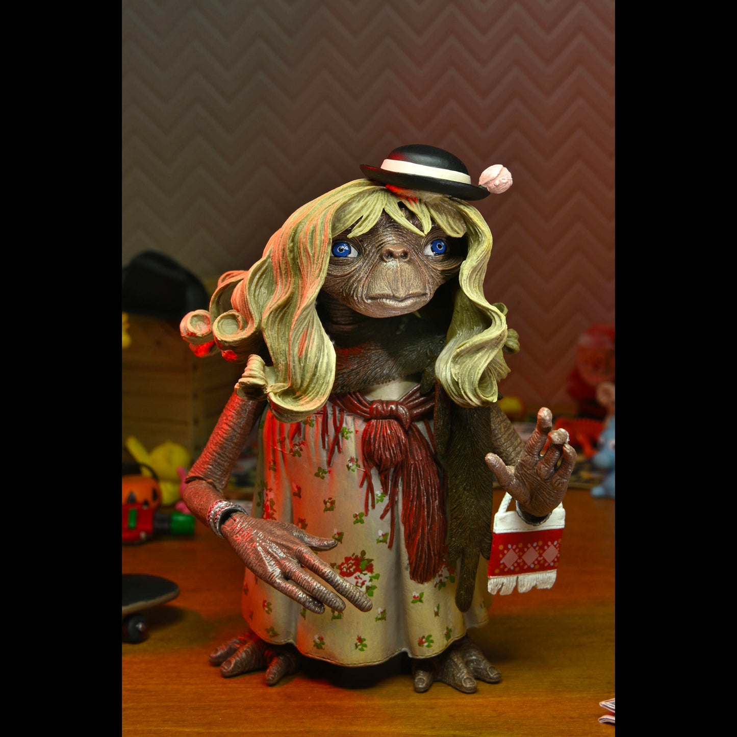 NECA: E.T. - Ultimate Dress Up E.T. 7" Tall Action Figure