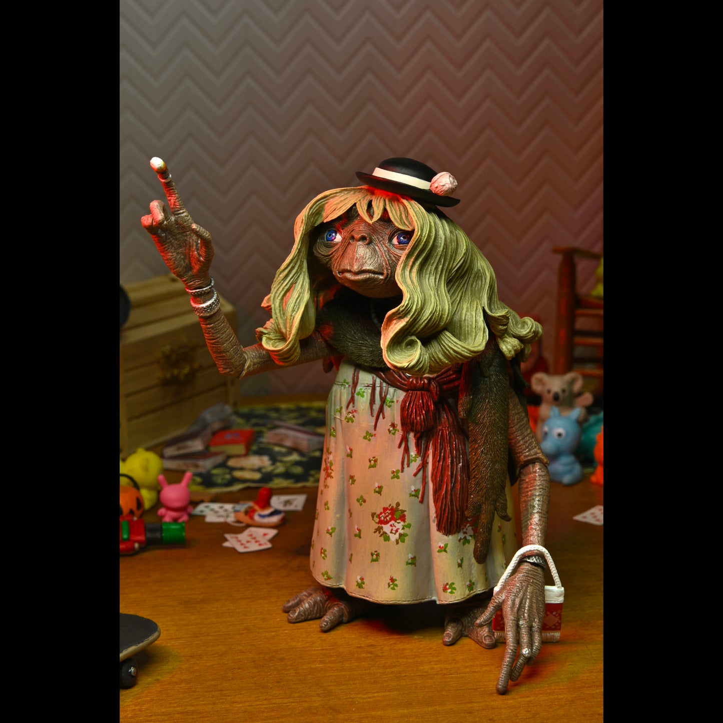 NECA: E.T. - Ultimate Dress Up E.T. 7" Tall Action Figure