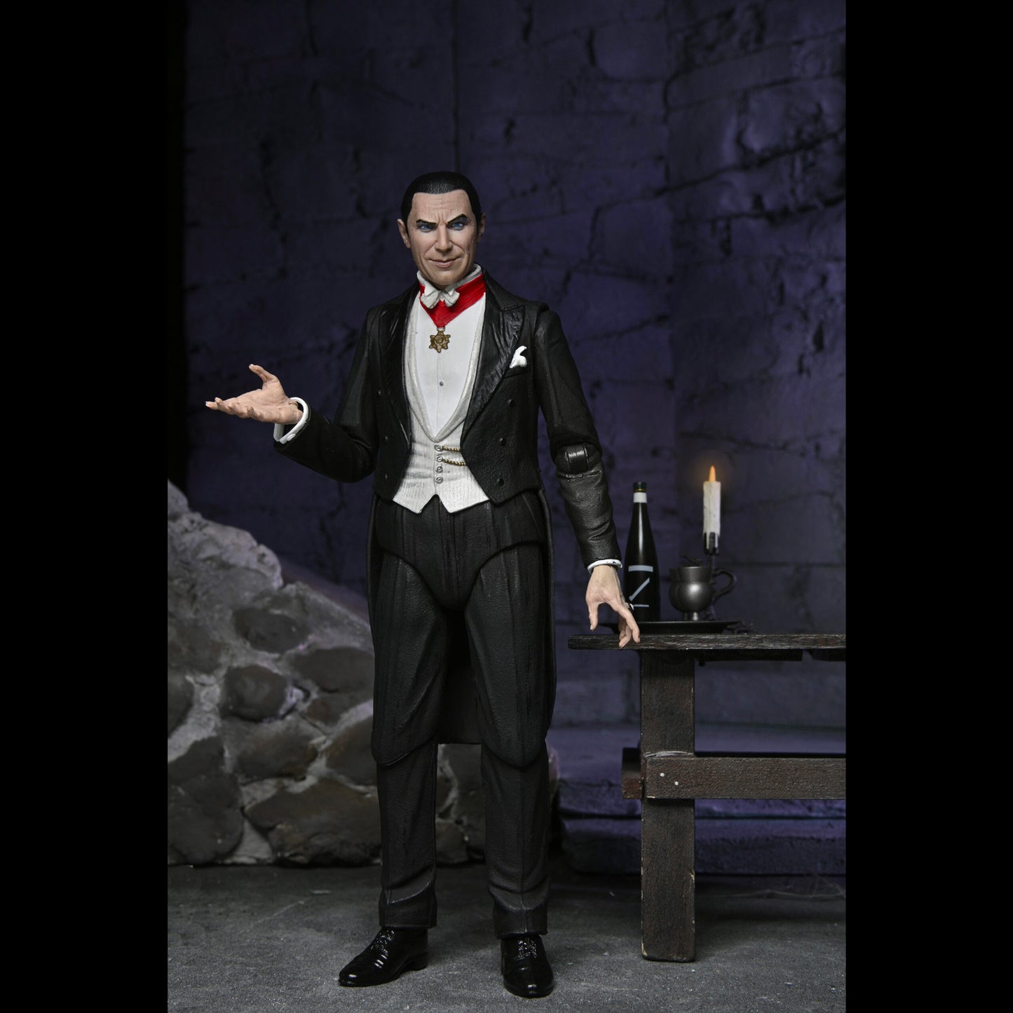 NECA: Universal Monsters - Ultimate Dracula (Transylvania) 7" Tall Action Figure