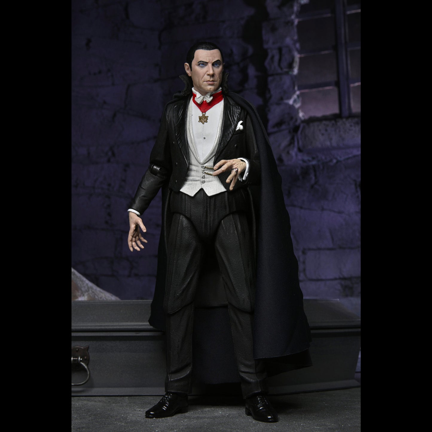 NECA: Universal Monsters - Ultimate Dracula (Transylvania) 7" Tall Action Figure