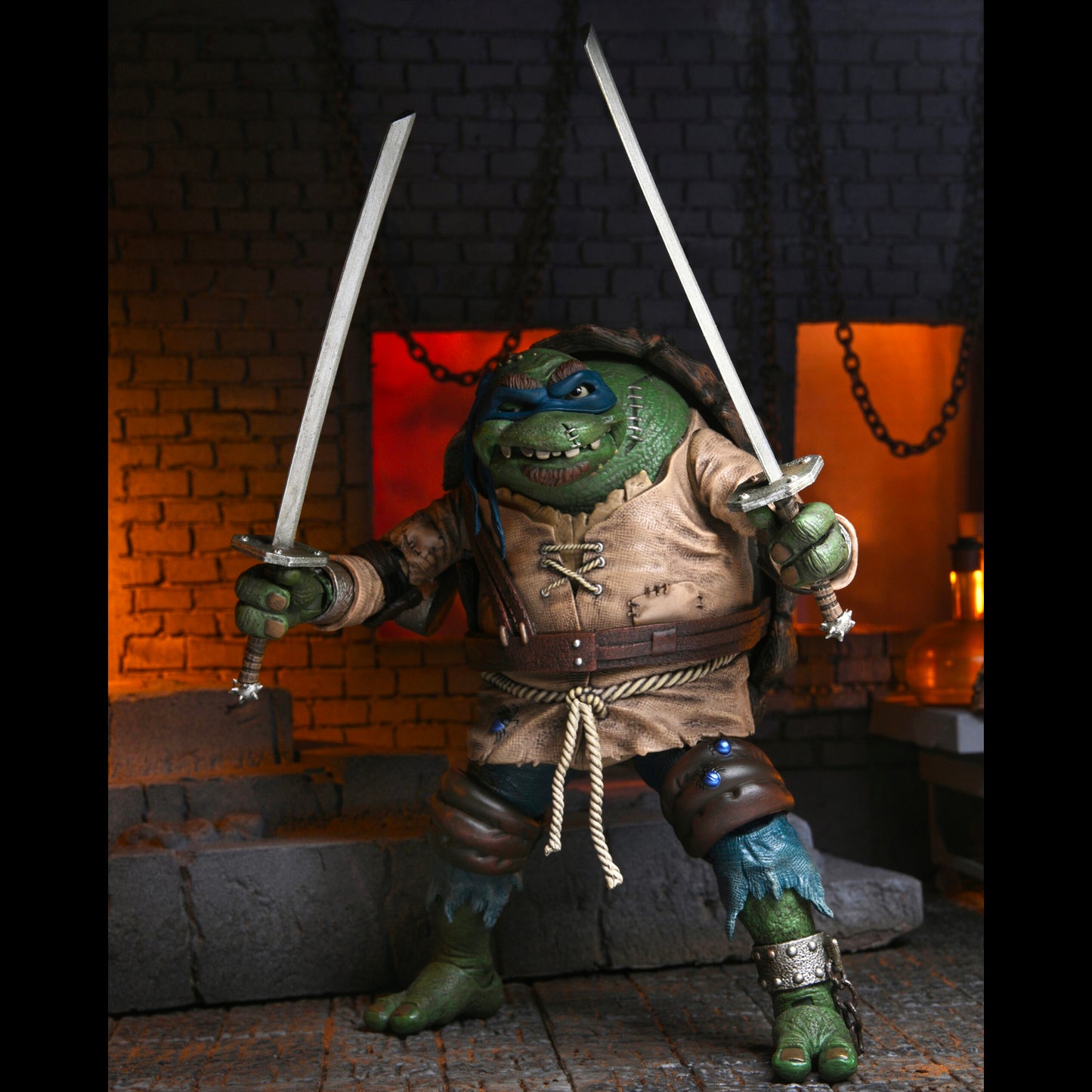 NECA: Universal Monsters x TMNT - Ultimate Leonardo as The Hunchback 7" Tall Action Figure