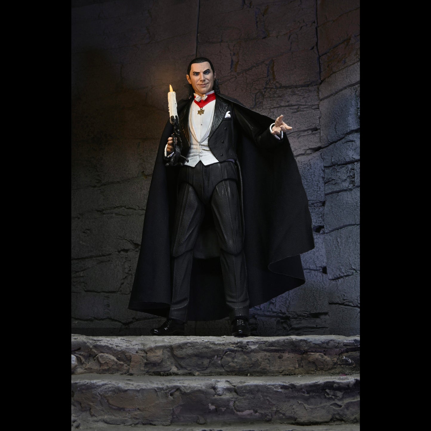 NECA: Universal Monsters - Ultimate Dracula (Transylvania) 7" Tall Action Figure