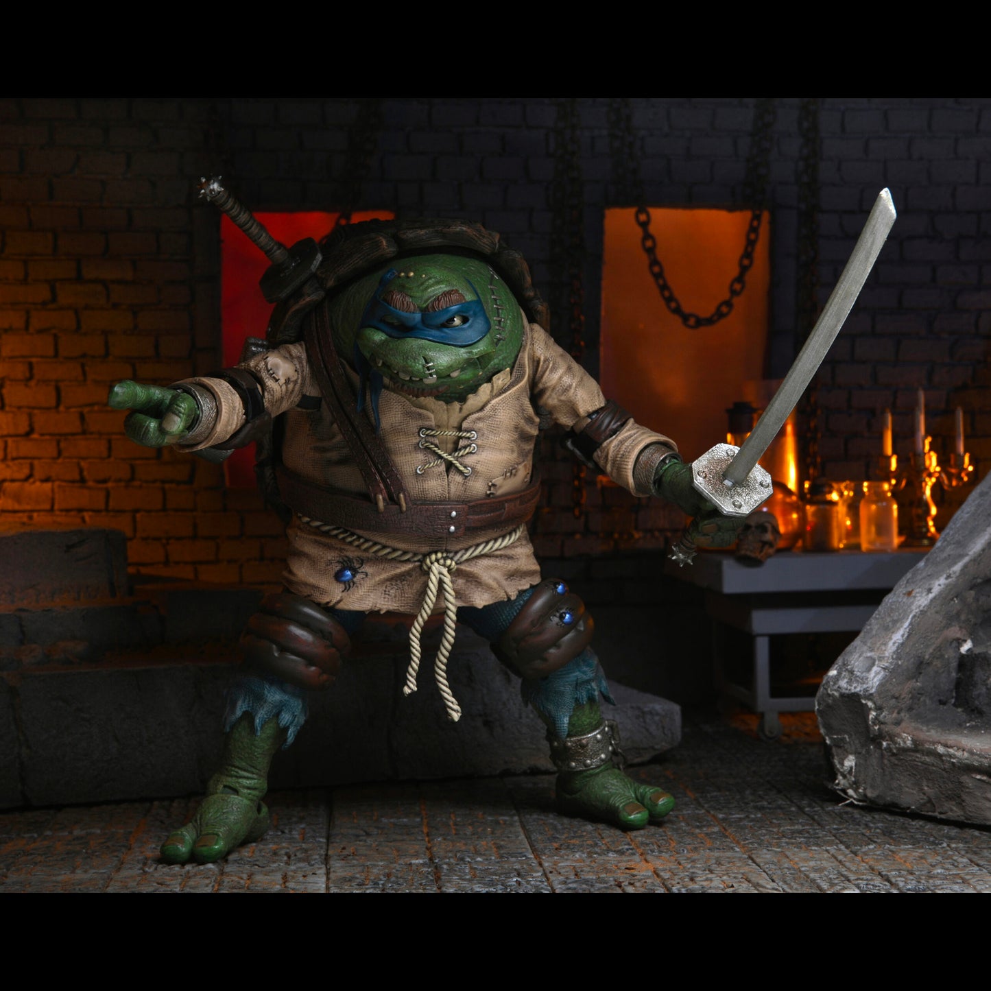 NECA: Universal Monsters x TMNT - Ultimate Leonardo as The Hunchback 7" Tall Action Figure