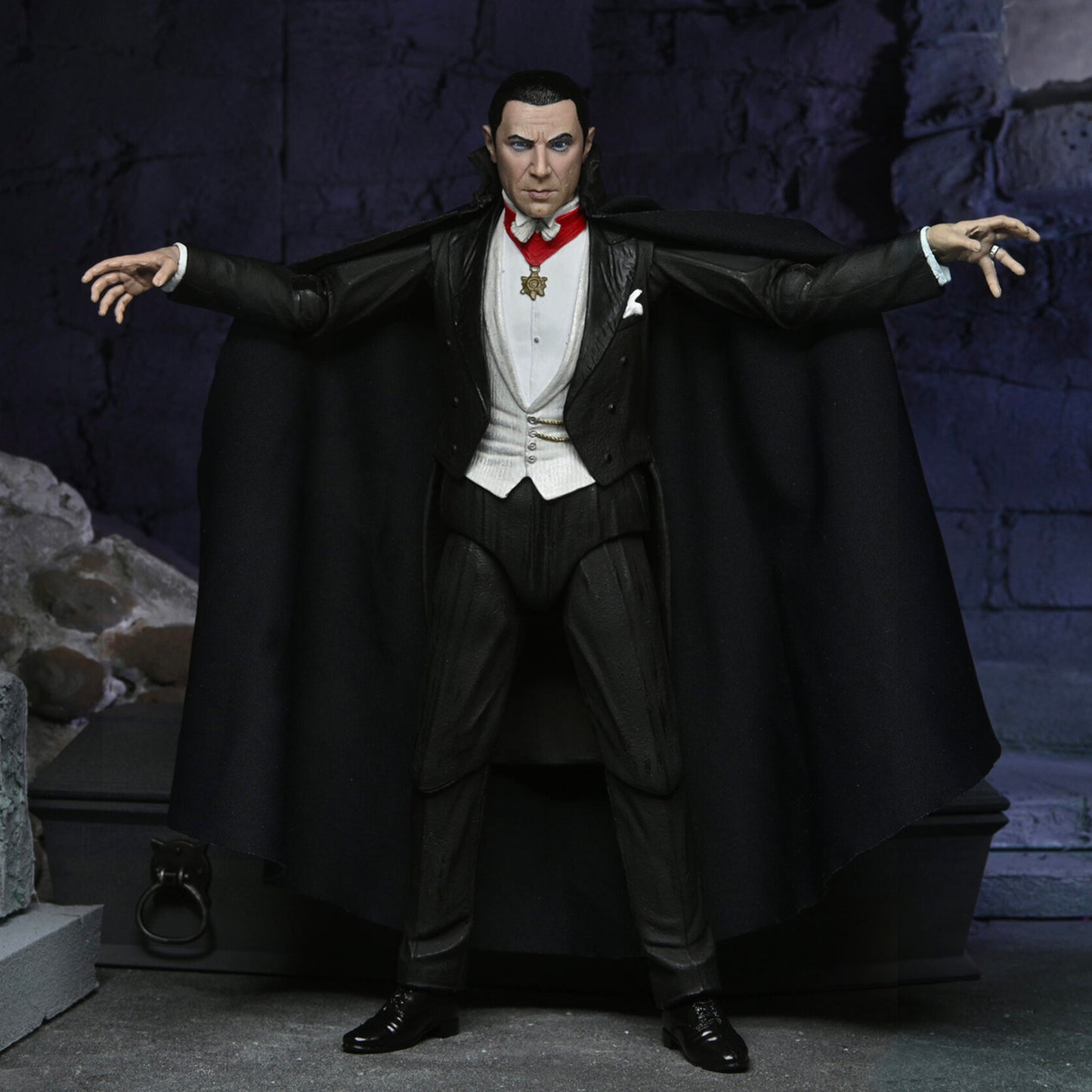 NECA: Universal Monsters - Ultimate Dracula (Transylvania) 7" Tall Action Figure