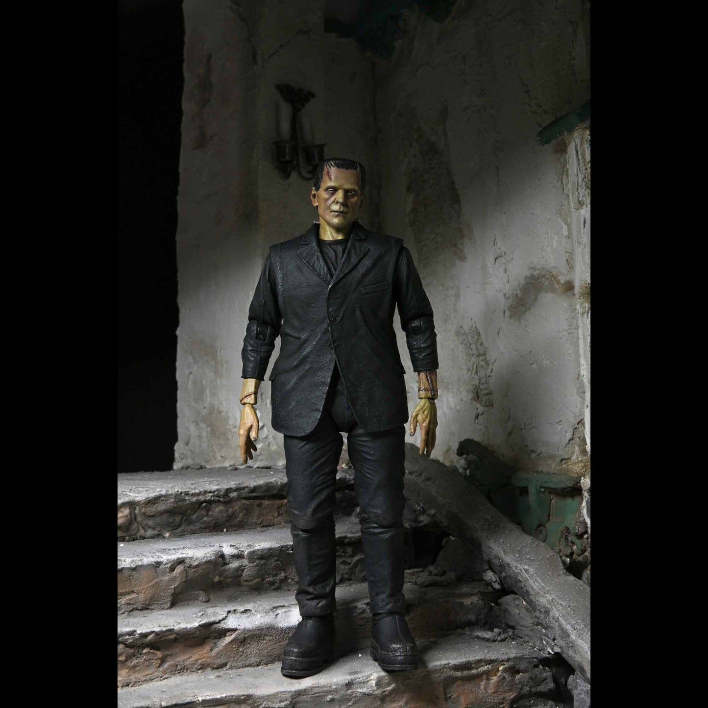 NECA: Universal Monsters - Ultimate Frankenstein's Monster Color 7" Tall Action Figure