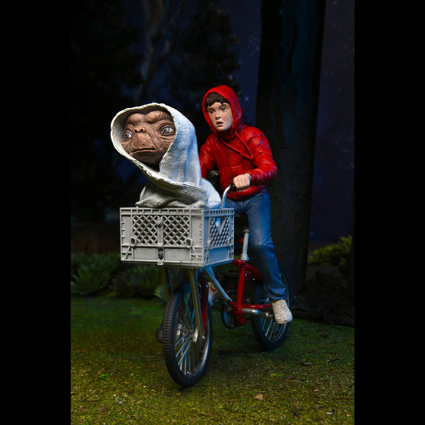 NECA: E.T. - Elliot & E.T. on Bicycle 7" Tall Action Figure