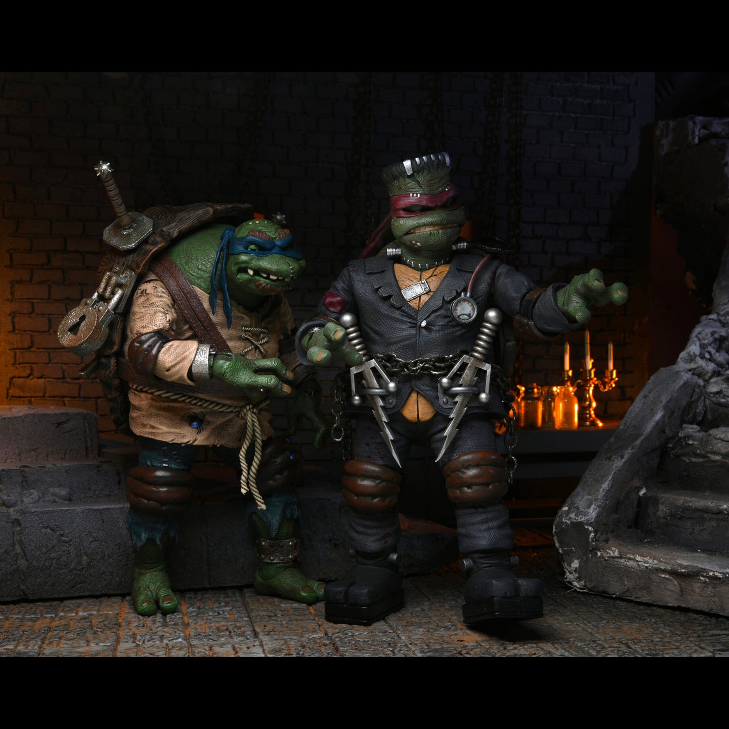 NECA: Universal Monsters x TMNT - Ultimate Leonardo as The Hunchback 7" Tall Action Figure