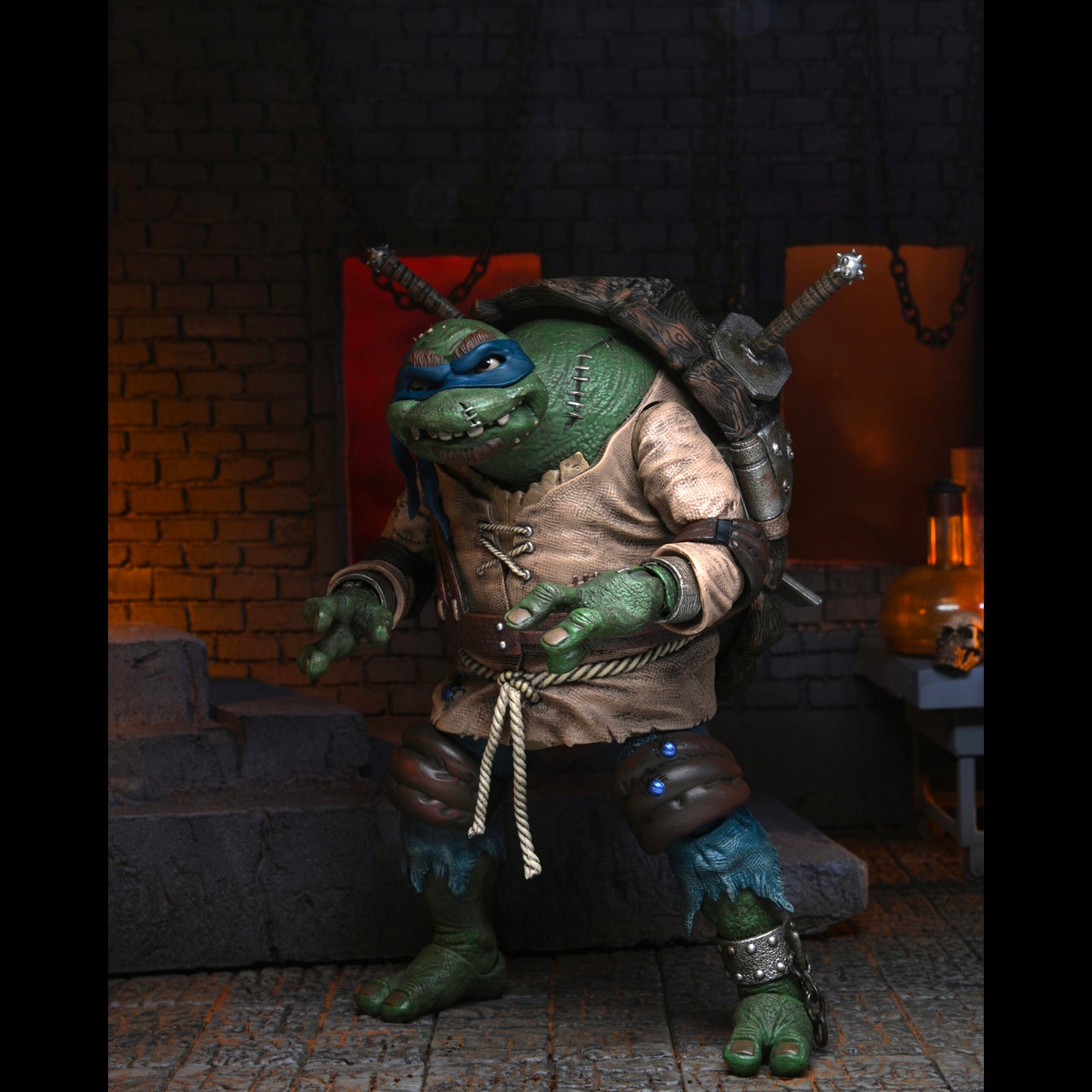 NECA: Universal Monsters x TMNT - Ultimate Leonardo as The Hunchback 7" Tall Action Figure