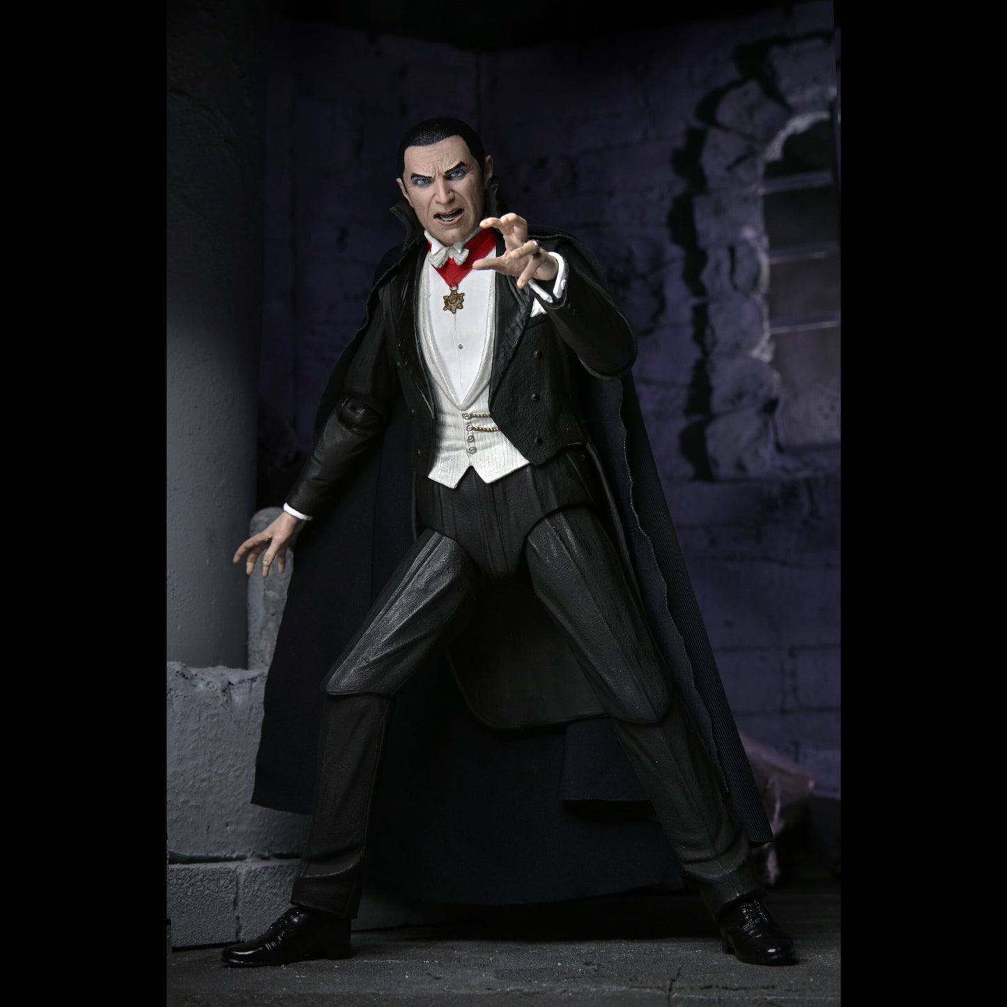 NECA: Universal Monsters - Ultimate Dracula (Transylvania) 7" Tall Action Figure