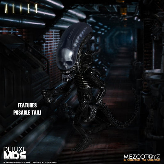 MEZCO TOYZ: MDS - Deluxe Alien 7" Tall Figure