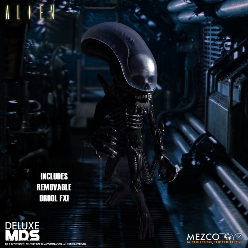 MEZCO TOYZ: MDS - Deluxe Alien 7" Tall Figure